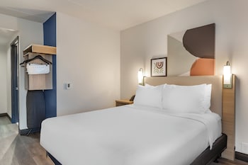 Room, 1 Queen Bed, Accessible (Hearing)