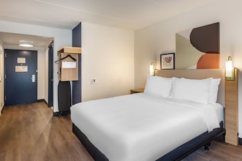Room, 1 Queen Bed, Accessible (Hearing)