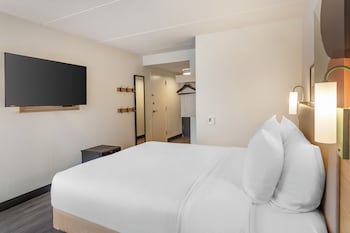 Room, 1 Queen Bed, Accessible, Bathtub (Mobility)