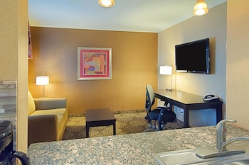 Suite, 1 King Bed, Non Smoking, Kitchenette