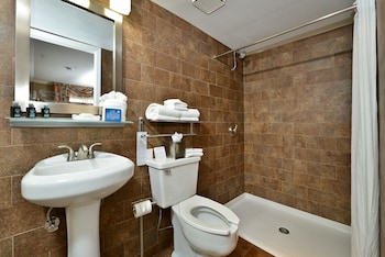 Suite, 1 Queen Bed, Accessible, Bathtub