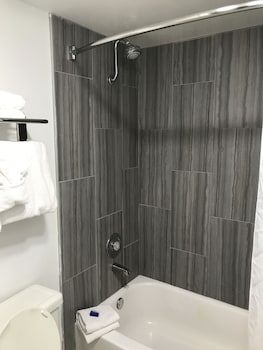 Standard Room, 1 King Bed, Non Smoking, Refrigerator & Microwave (Larger Room)