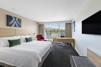 Standard Room, 1 King Bed, Balcony, Lake View