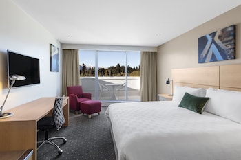 Standard Room, 1 King Bed, Balcony, Lake View