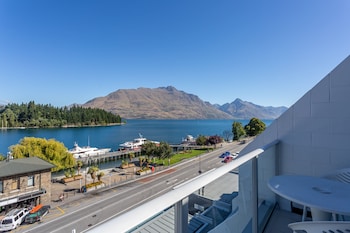 Standard Room, 2 Queen Beds, Balcony, Lake View