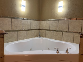 Room, 1 King Bed, Non Smoking, Jetted Tub (Exterior Corridor)