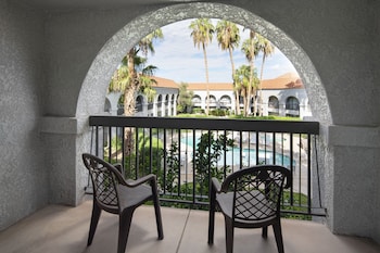 Deluxe Room, 2 Queen Beds, Courtyard View