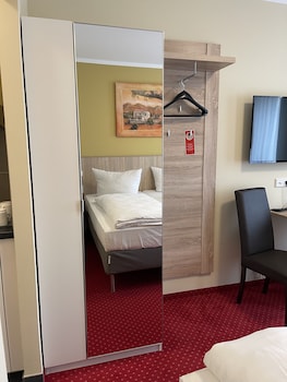 Economy Triple Room