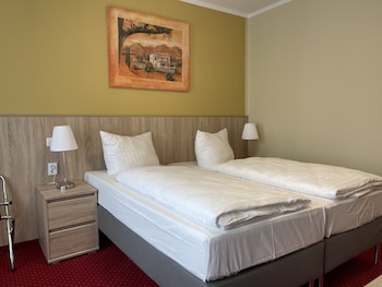 Economy Triple Room