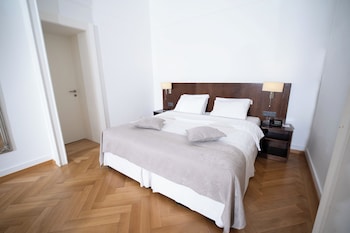 Superior Room with Balcony and Lake View