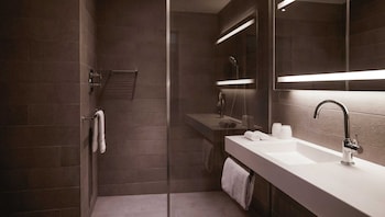 Deluxe Room, 2 Twin Beds, Balcony (2 twin and sofabed, Eiffel Tower View)