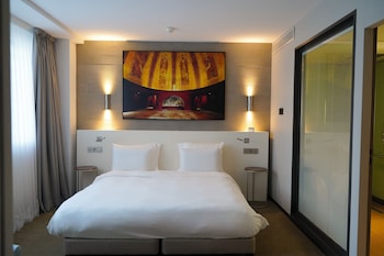 Junior Family Suite, 1 King Bed with 1 Double Sofa Bed