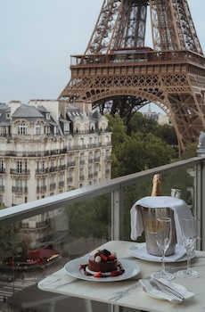 Deluxe Room, 2 Twin Beds, Balcony, Tower (Highfloor,1sofabed, Eiffel Tower View)