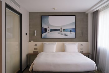 Junior Suite, 1 King Bed with Sofa bed