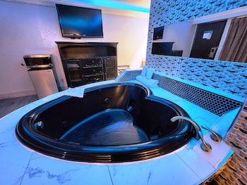 Suite, 1 King Bed, Non Smoking, Jetted Tub