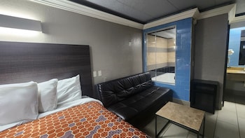 Suite, 1 King Bed, Smoking (Supreme)