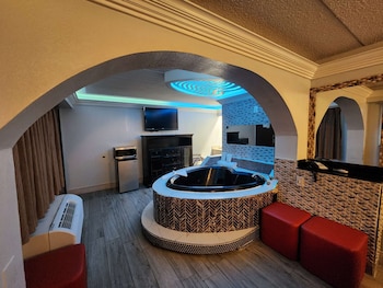 Suite, 1 King Bed, Non Smoking, Jetted Tub