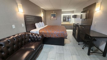 Suite, 1 King Bed, Smoking (Refrigerator & Microwave)
