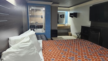Suite, 1 King Bed, Smoking (Modern)