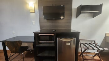 Suite, 1 King Bed, Non Smoking (Refrigerator & Microwave)