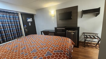 Suite, 1 King Bed, Smoking (Contemporary)