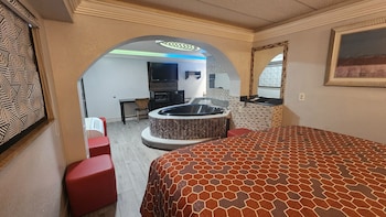 Suite, 1 King Bed, Non Smoking, Jetted Tub