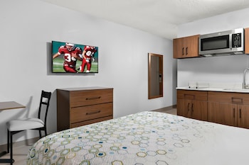 Studio, 1 Queen Bed, Mobility Accessible, Non Smoking