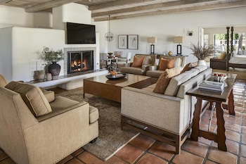 Suite, 1 King Bed with Sofa bed, Fireplace