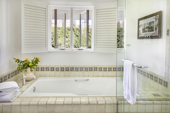Room, 2 Queen Beds, Mountain View