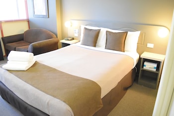 Basic Room, 1 Queen Bed