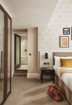 Superior Room, 1 King Bed with Sofa bed
