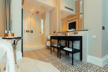 Signature Suite