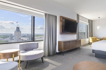 Studio Suite, River View