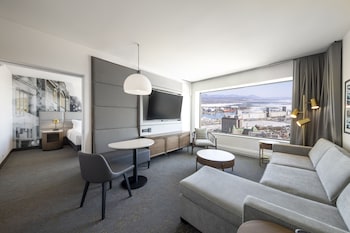 Junior Suite, 1 King Bed, River View