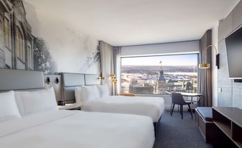 Standard Room, 2 Queen Beds (Parliament View)