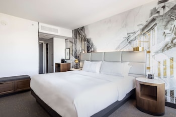Room, 1 King Bed, Mountain View