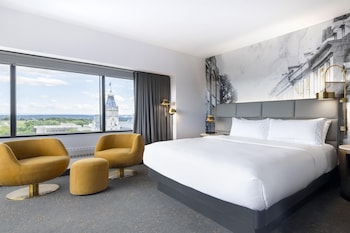 Deluxe Room, 1 King Bed, River View (Old Quebec)