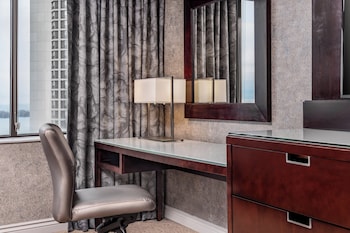 Premium Room, 1 King Bed, Balcony, Lake View
