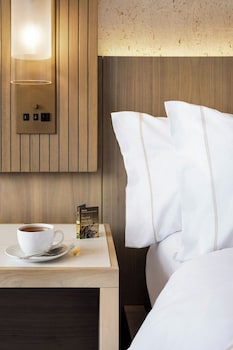 Premium Room, 1 King Bed, Balcony, Lake View