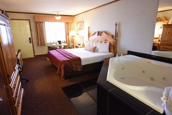 Standard Room, 1 King Bed, Jetted Tub, Lakeside