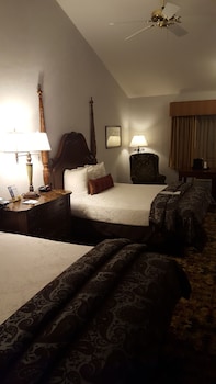 Standard Room, 2 Queen Beds, Non Smoking, Courtyard Area
