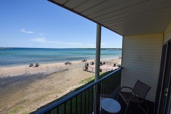 Standard Room, 1 King Bed, Jetted Tub, Lakeside