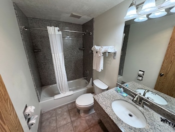 Economy Room, 1 Queen Bed