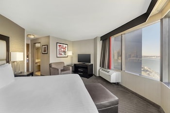 Standard Room, 1 King Bed, Refrigerator, River View (Panoramic View)