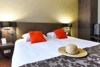 Executive Room, 1 Queen Bed, Non Smoking, Pool View