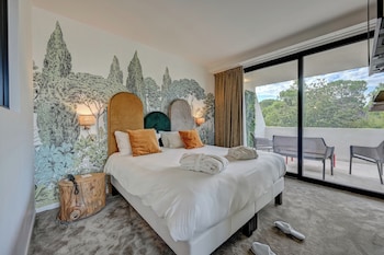 Superior Room, 1 Queen Bed, Non Smoking (with Sofabed)