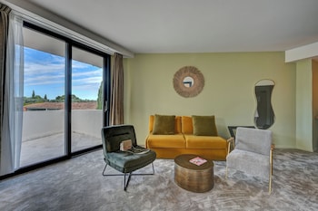 Superior Room, 1 Queen Bed, Non Smoking (with Sofabed)