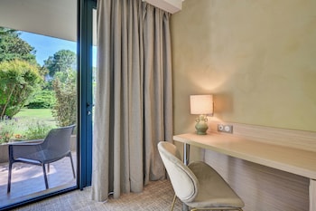 Superior Room, 1 Queen Bed, Non Smoking, Garden View