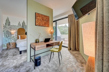 Superior Room, 1 Queen Bed, Non Smoking (with Sofabed)