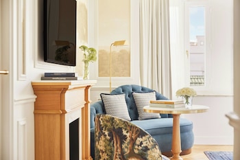 Deluxe Room with 1 King Bed